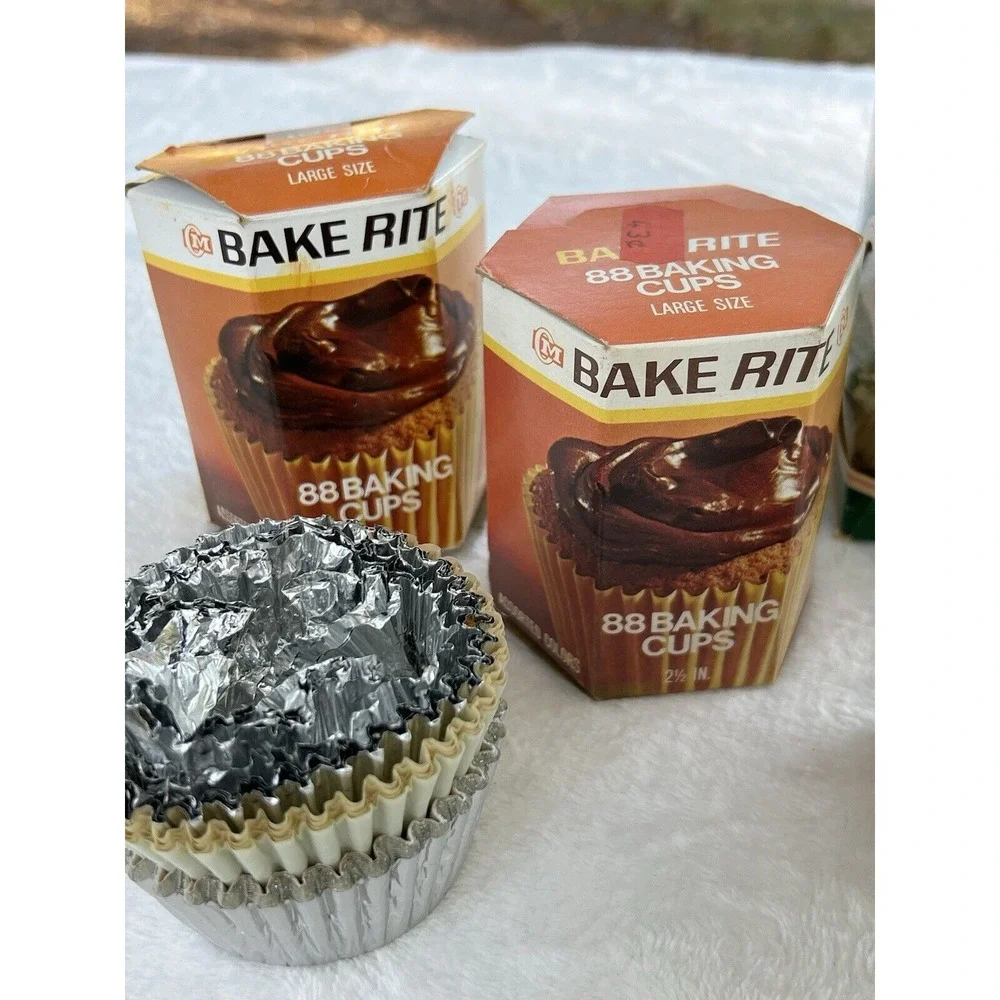 Lot Of Vintage Baking Cups Cupcake Liners Paper & Foil Bakers Secret Some in Box